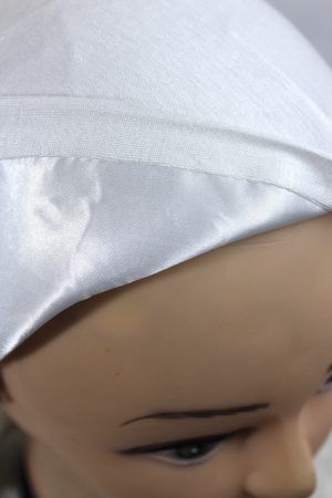 Bonnet satiné à nouer